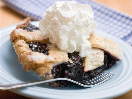 fruit cake with cream - Piece of blueberry pie with cream Stock Photo - Premium Royalty-Free, Code: 659-01867388