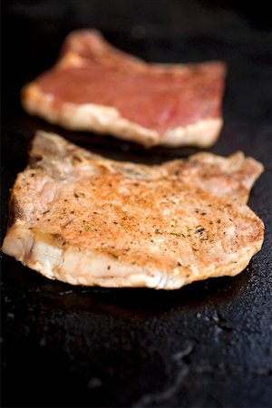 porkchop - Pork chops, fried and raw Stock Photo - Premium Royalty-Free, Code: 659-01867493