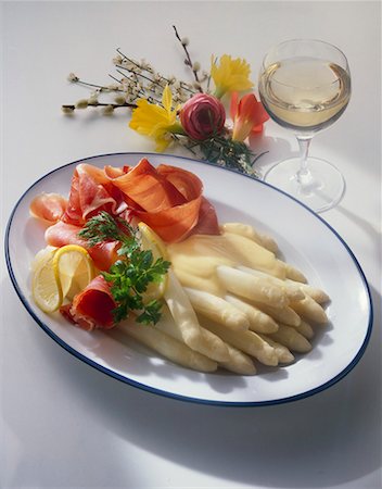 Asparagus with ham & hollandaise sauce, glass of white wine Stock Photo - Premium Royalty-Free, Code: 659-01867537
