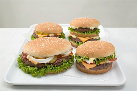 simsearch:659-01846088,k - Four cheeseburgers on tray Foto de stock - Sin royalties Premium, Código: 659-01867600