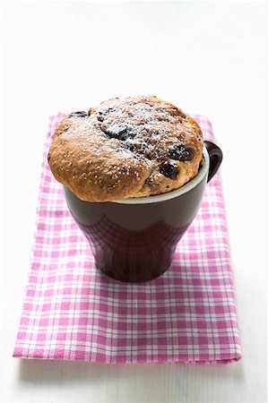 simsearch:659-01844431,k - Chocolate panettone in espresso cup Stock Photo - Premium Royalty-Free, Code: 659-01860307