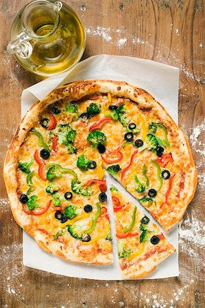 pizza piece - American-style vegetable pizza, a slice cut, olive oil Foto de stock - Sin royalties Premium, Código: 659-01860340