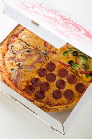 pizza box nobody - US-style ham, pepperoni & vegetable pizza in quarters Stock Photo - Premium Royalty-Free, Code: 659-01860389