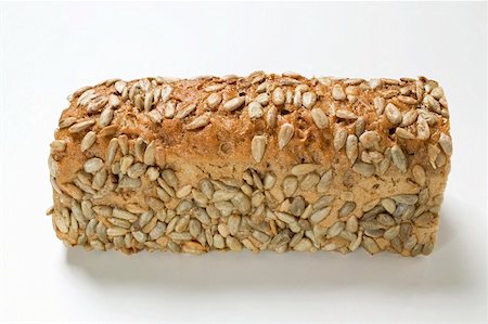 simsearch:659-01866647,k - Wholemeal bread with sunflower seeds Foto de stock - Royalty Free Premium, Número: 659-01860406