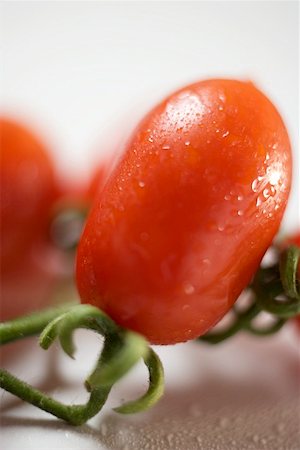 Plum tomatoes with drops of water Stock Photo - Premium Royalty-Free, Code: 659-01860435