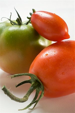 simsearch:659-07739643,k - Trois tomates différentes Photographie de stock - Premium Libres de Droits, Code: 659-01860448