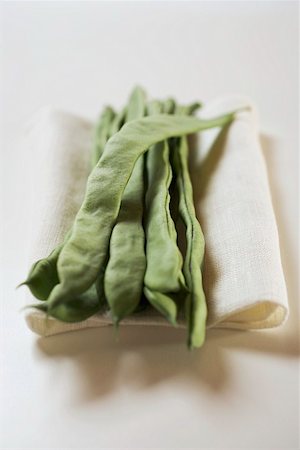 simsearch:659-01853700,k - Green beans on linen cloth Stock Photo - Premium Royalty-Free, Code: 659-01860549