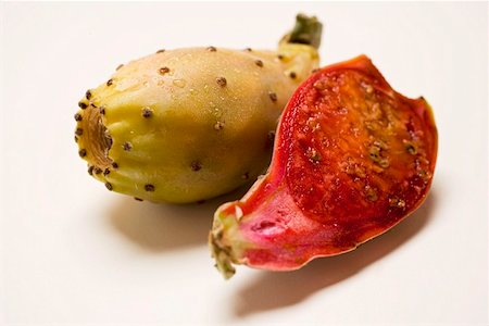 simsearch:659-03525543,k - Whole and half prickly pear Stock Photo - Premium Royalty-Free, Code: 659-01860559