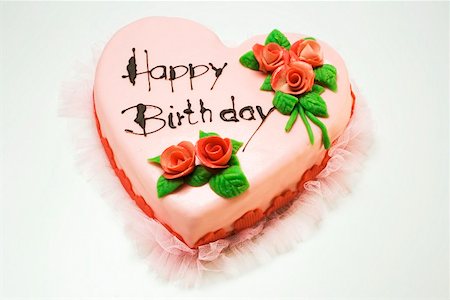 Pink heart-shaped birthday cake with marzipan roses Foto de stock - Sin royalties Premium, Código: 659-01860615