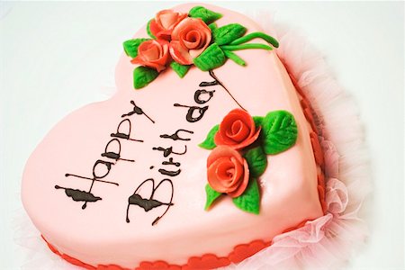 Pink heart-shaped birthday cake with marzipan roses Stock Photo - Premium Royalty-Free, Code: 659-01860617