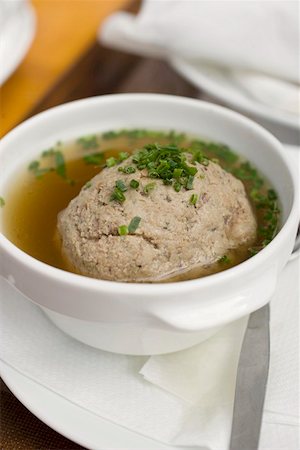 Liver dumpling soup with chives Stock Photo - Premium Royalty-Free, Code: 659-01860658