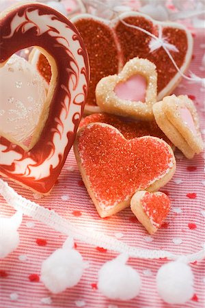 simsearch:659-01860688,k - An assortment of heart-shaped biscuits Foto de stock - Royalty Free Premium, Número: 659-01860688