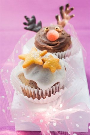 rudolf - Christmassy chocolate muffins Fotografie stock - Premium Royalty-Free, Codice: 659-01860701