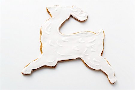 simsearch:659-01842413,k - Gingerbread reindeer with white icing Foto de stock - Sin royalties Premium, Código: 659-01860734