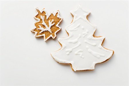 simsearch:659-01865462,k - Gingerbread fir tree and leaf with white icing Foto de stock - Royalty Free Premium, Número: 659-01860731