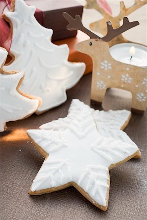 star cookie - Assorted gingerbread biscuits with white icing Stock Photo - Premium Royalty-Free, Code: 659-01860805