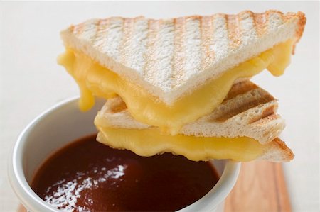 Toasted cheese sandwiches & a cup of tomato soup on board Stock Photo - Premium Royalty-Free, Code: 659-01860959