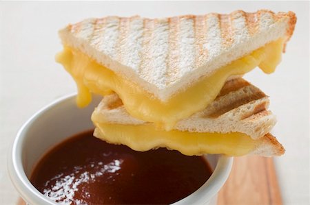 simsearch:659-06154787,k - Toasted cheese sandwiches & a cup of tomato soup on board Stock Photo - Premium Royalty-Free, Code: 659-01860959