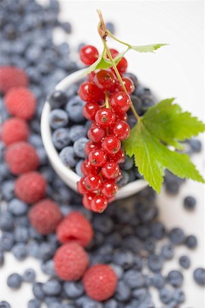 simsearch:659-01861052,k - Blueberries, raspberries, redcurrants, some in bowl Stock Photo - Premium Royalty-Free, Code: 659-01861036