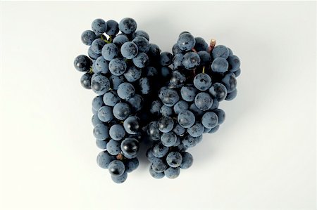 simsearch:659-01861229,k - Black grapes, variety Regent Stock Photo - Premium Royalty-Free, Code: 659-01861229