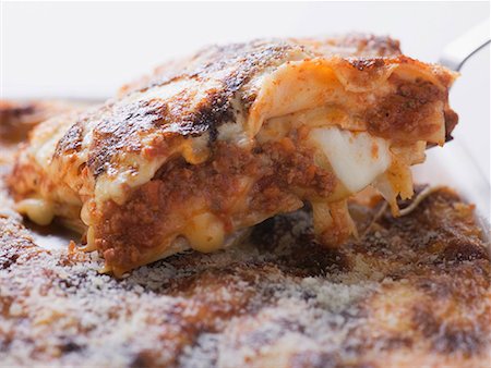 simsearch:659-03535144,k - Mince lasagne on server Stock Photo - Premium Royalty-Free, Code: 659-01861284