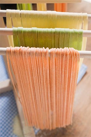 simsearch:659-01861340,k - Home-made pasta, hanging up to dry Foto de stock - Sin royalties Premium, Código: 659-01861327