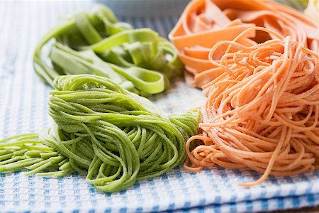 spinach pasta - Home-made red and green pasta Stock Photo - Premium Royalty-Free, Code: 659-01861336