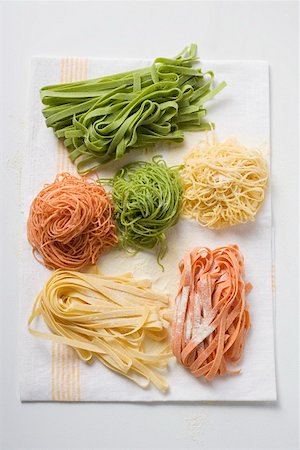 spaghetti above - Home-made coloured pasta on tea towel Stock Photo - Premium Royalty-Free, Code: 659-01861351