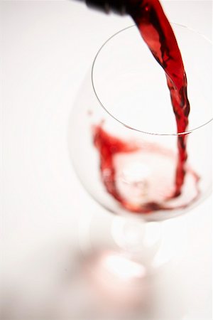 simsearch:659-06185274,k - Verser le vin rouge Photographie de stock - Premium Libres de Droits, Code: 659-01861373