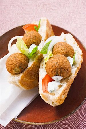 Falafel (chick-pea balls) in flatbread Stock Photo - Premium Royalty-Free, Code: 659-01861427