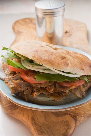 simsearch:659-01854713,k - Döner Kebab auf Schneidebrett Stockbilder - Premium RF Lizenzfrei, Bildnummer: 659-01861449