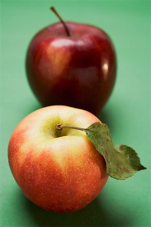 different type fruit - Two different apples (varieties Elstar and Stark) Stock Photo - Premium Royalty-Free, Code: 659-01861528