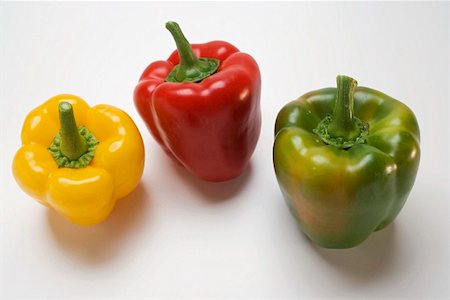 simsearch:659-01861573,k - Three peppers (yellow, red, green) Foto de stock - Sin royalties Premium, Código: 659-01861573