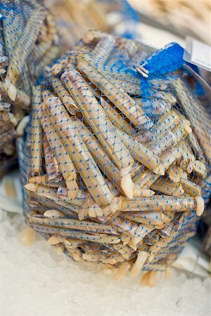 simsearch:659-01861719,k - Razor clams in nets at a market Foto de stock - Sin royalties Premium, Código: 659-01861689