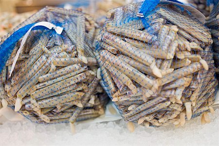 simsearch:659-01861719,k - Razor clams in nets at a market Foto de stock - Sin royalties Premium, Código: 659-01861691
