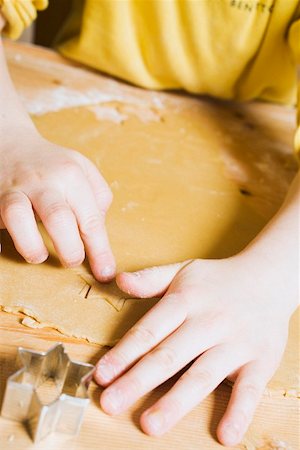 simsearch:659-06188554,k - Child cutting out biscuits Stock Photo - Premium Royalty-Free, Code: 659-01861742