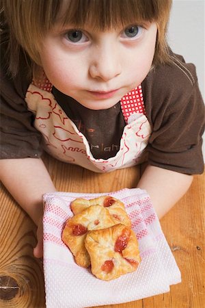 puff pastry turnover - Child holding freshly-baked puff pastries on cloth Stock Photo - Premium Royalty-Free, Code: 659-01861767