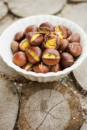 simsearch:659-01861934,k - Roasted chestnuts in white bowl Foto de stock - Royalty Free Premium, Número: 659-01861925