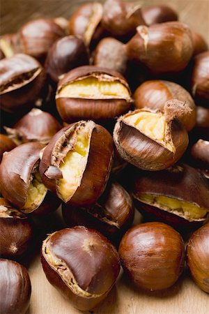 simsearch:659-01861934,k - Several roasted chestnuts Foto de stock - Sin royalties Premium, Código: 659-01861934