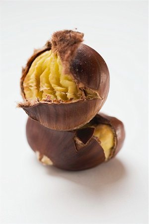 simsearch:659-01854637,k - Two roasted chestnuts Stock Photo - Premium Royalty-Free, Code: 659-01861931