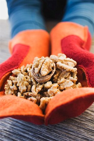 simsearch:659-01861497,k - Hands in mittens holding walnuts Stock Photo - Premium Royalty-Free, Code: 659-01861943