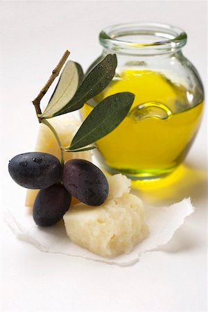 simsearch:700-06899812,k - Black olives on twig, Parmesan and olive oil Stock Photo - Premium Royalty-Free, Code: 659-01862005