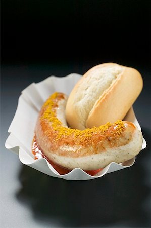 Sausage with curry powder, ketchup & bread roll in paper dish Stock Photo - Premium Royalty-Free, Code: 659-01862111