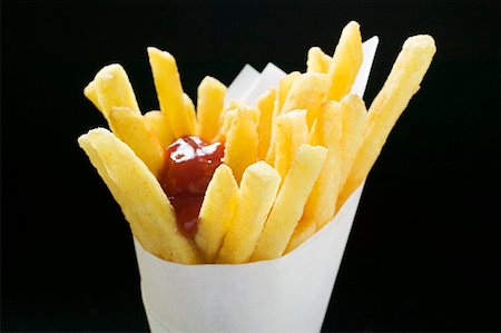 Chips with ketchup in paper cone Stock Photo - Premium Royalty-Free, Code: 659-01862148