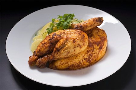 simsearch:659-01854801,k - Half a roast chicken with potato salad Fotografie stock - Premium Royalty-Free, Codice: 659-01862228