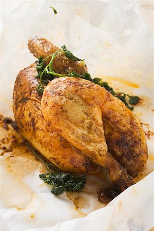 simsearch:659-06902078,k - Demi un poulet rôti avec persil sur papier Photographie de stock - Premium Libres de Droits, Code: 659-01862251