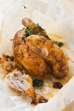 simsearch:659-01862234,k - Half a roast chicken with parsley on paper Foto de stock - Sin royalties Premium, Código: 659-01862252