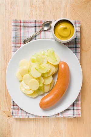 simsearch:659-03534403,k - Frankfurter with potato salad, mustard in small dish Stock Photo - Premium Royalty-Free, Code: 659-01862301