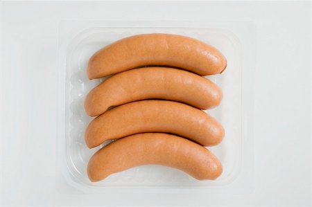 simsearch:659-01842940,k - Saucisses de Francfort dans le plateau en plastique Photographie de stock - Premium Libres de Droits, Code: 659-01862333