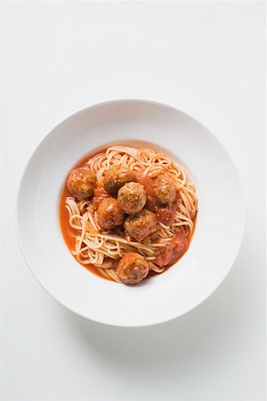 simsearch:659-06185557,k - Spaghetti avec boulettes de viande et sauce tomate Photographie de stock - Premium Libres de Droits, Code: 659-01862376